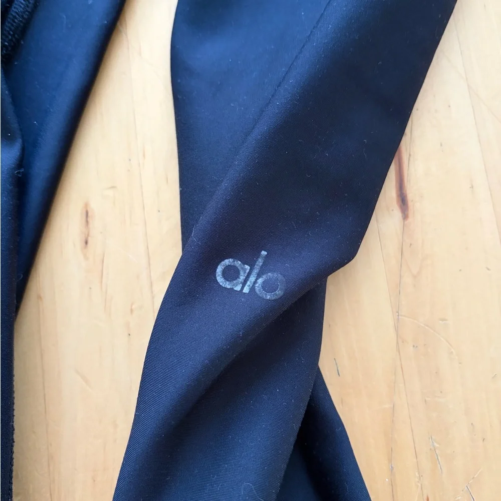 ALO Yoga Black Leggings - Picture 3 of 4